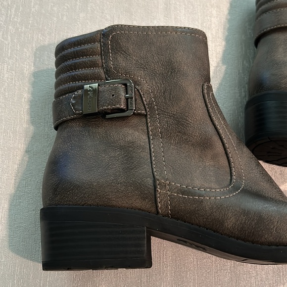 Anne Klein Sport Taupe Aklanette Booties Zip w/ Buckle Size 8 Like new condition - Picture 3 of 14